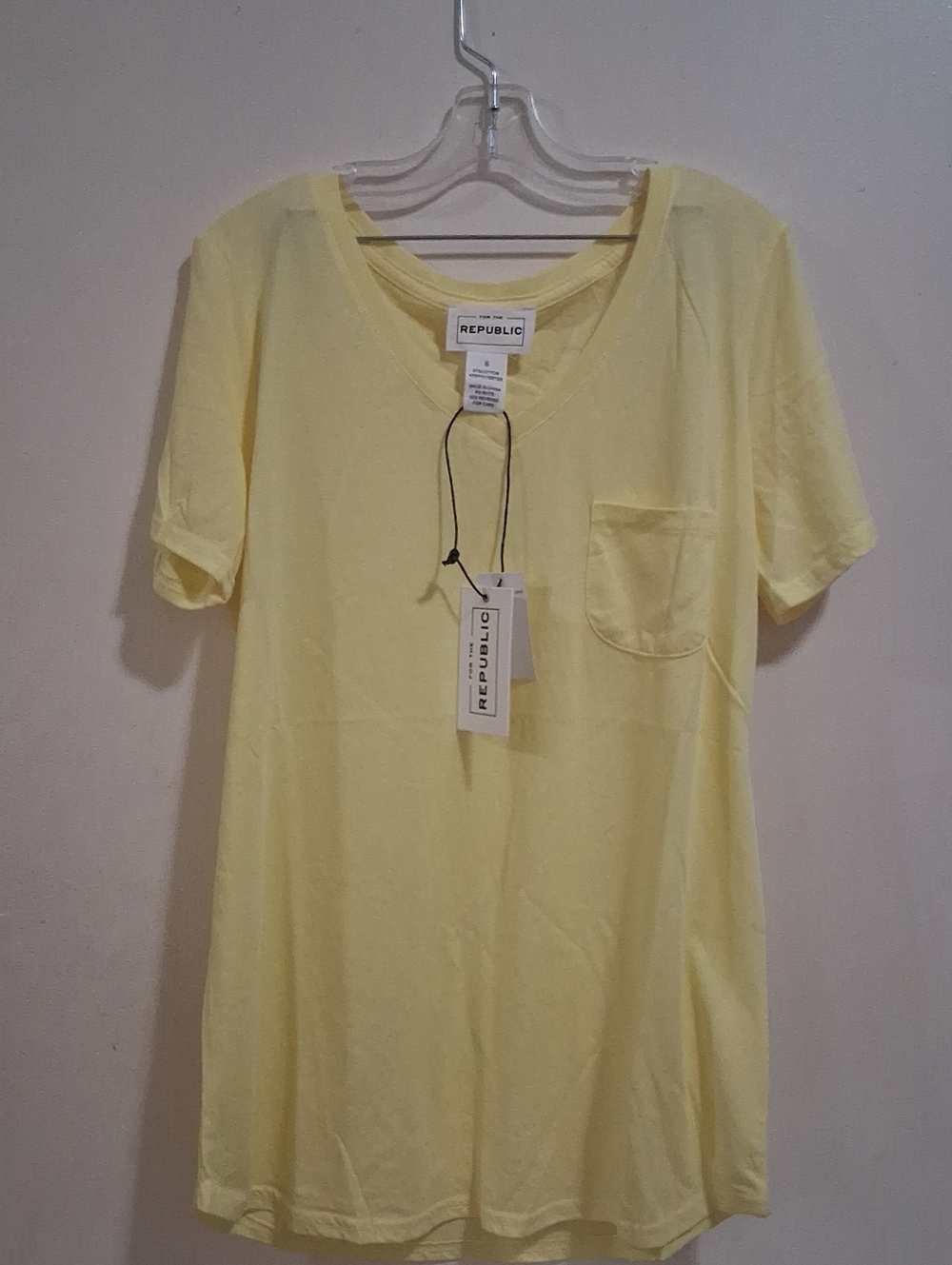 NWT For The Republic Womens Pale Yellow V-Neck Pocket Tee